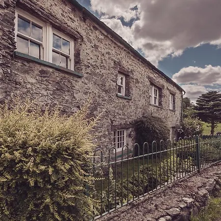Tranthwaite Hall * Underbarrow
